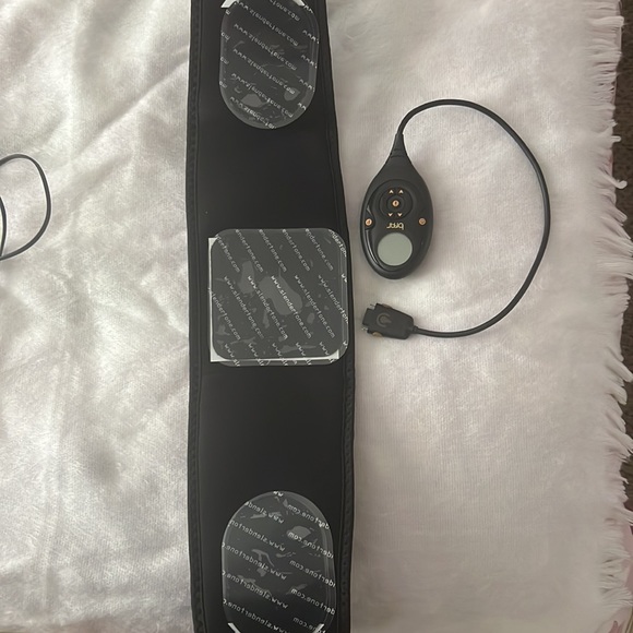 Selling bundle of Slendertone Flex belt, Flex Mini, Flex Arms - Picture 2 of 10